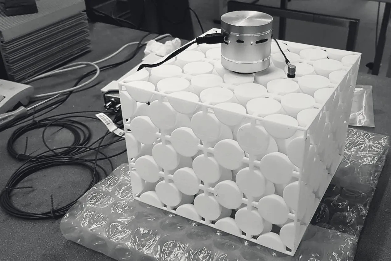 A metamaterial building block on the test rig, an exciter mounted on top