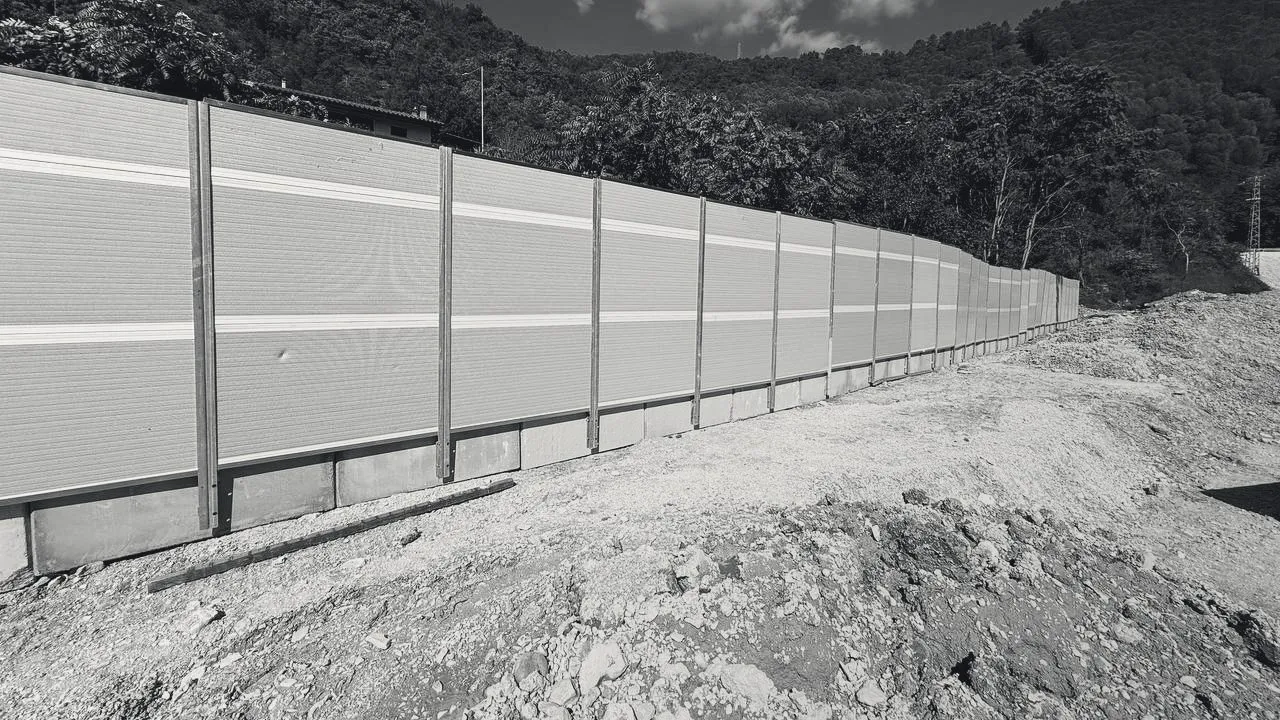 MOBI barriers lining a construction site near Ancona